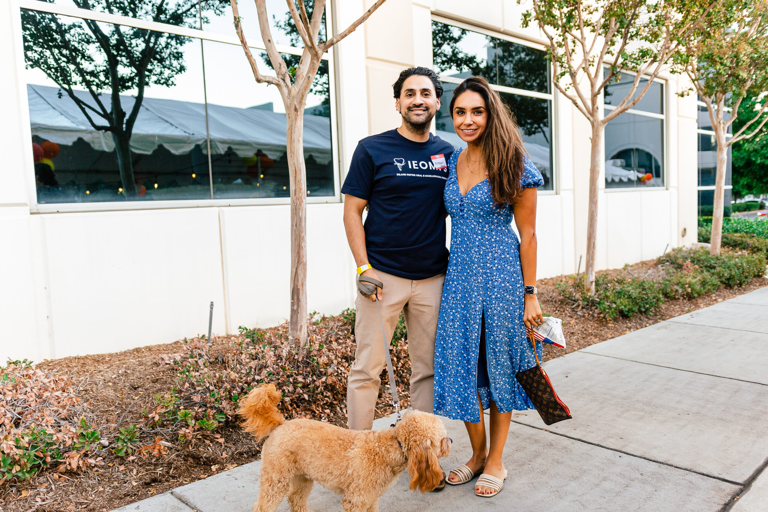 Group of oral surgeons demonstrating anesthesia techniques at IEOMFS event.